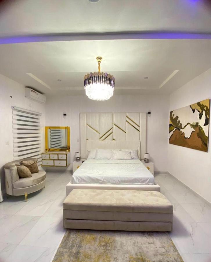 Urban Retreat Luxury Shortlet Apartment Lekki Ajah Lagos With Pool And Gym Esterno foto