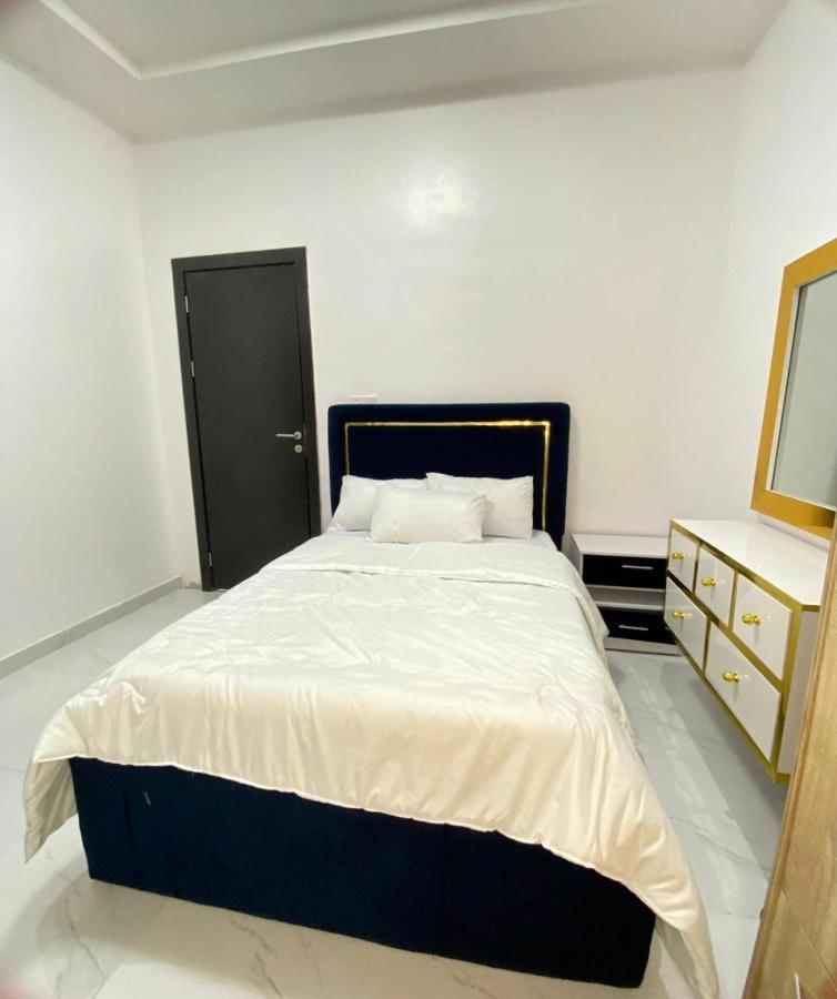 Urban Retreat Luxury Shortlet Apartment Lekki Ajah Lagos With Pool And Gym Esterno foto