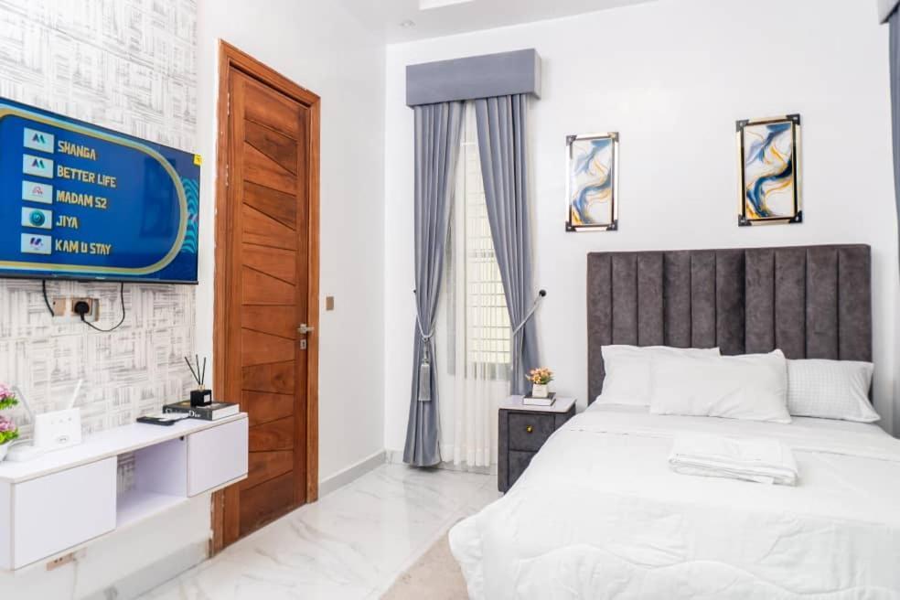 Urban Retreat Luxury Shortlet Apartment Lekki Ajah Lagos With Pool And Gym Esterno foto