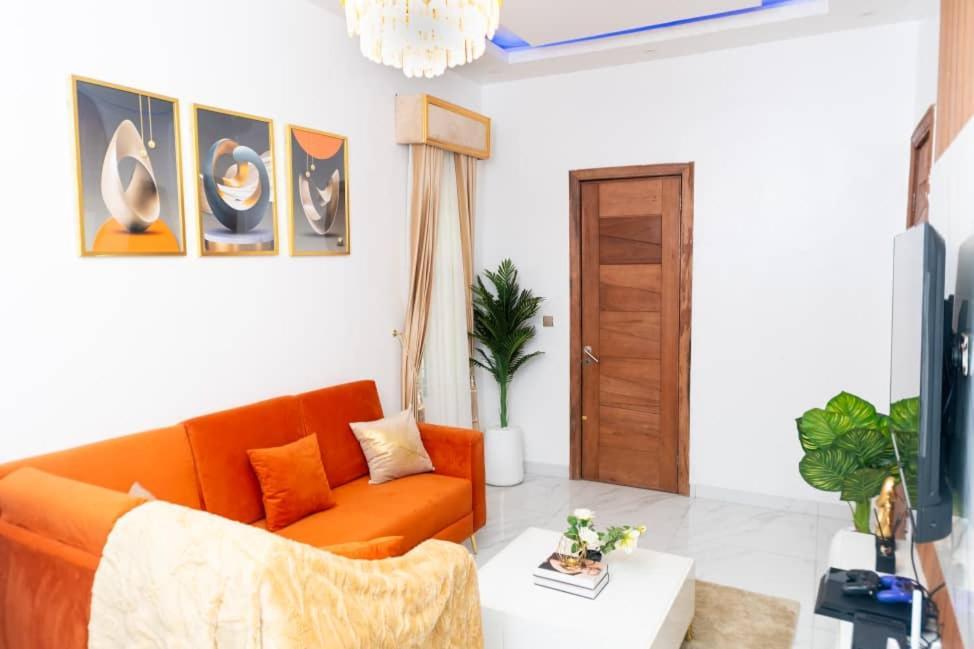 Urban Retreat Luxury Shortlet Apartment Lekki Ajah Lagos With Pool And Gym Esterno foto