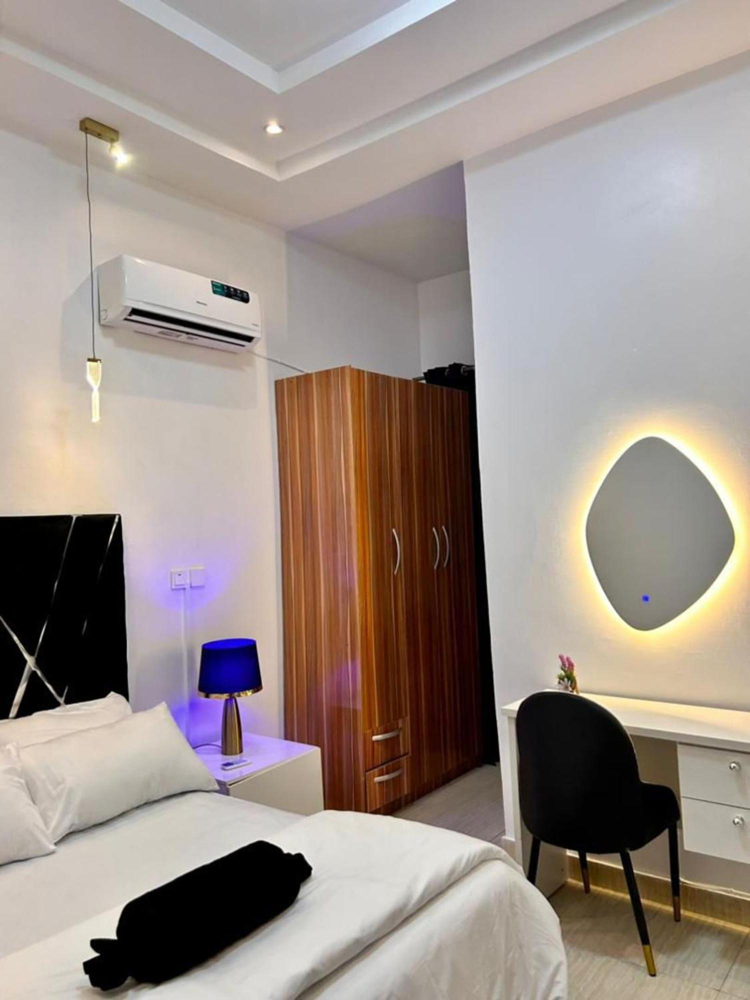Urban Retreat Luxury Shortlet Apartment Lekki Ajah Lagos With Pool And Gym Esterno foto