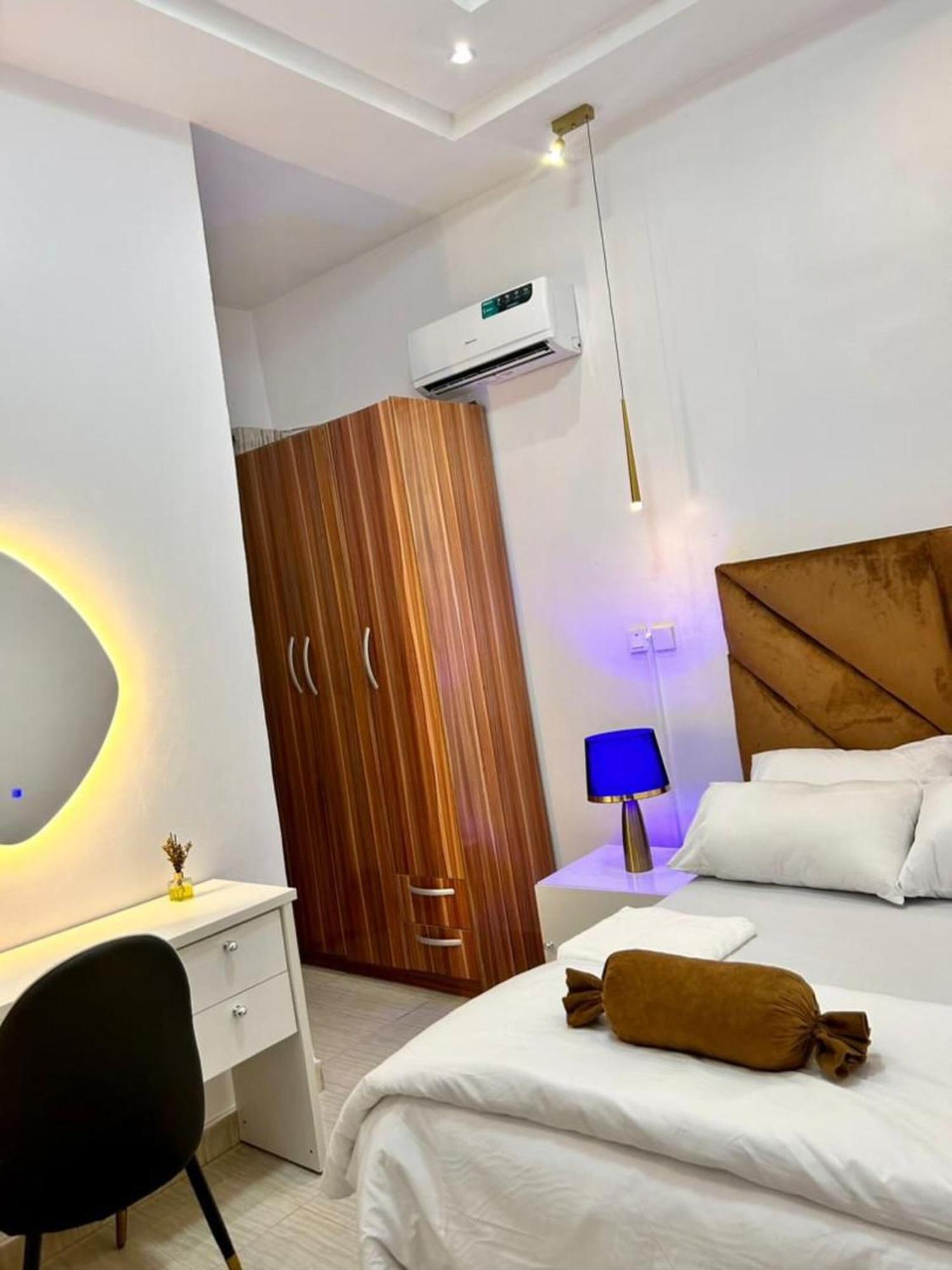 Urban Retreat Luxury Shortlet Apartment Lekki Ajah Lagos With Pool And Gym Esterno foto